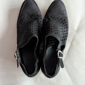 Born slip-on shoe bootie